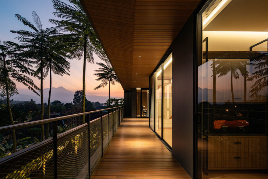 HUMBLE AND HOMEY, RUMAH MEWAH DI PLONGKOWATI - Asrinesia-22