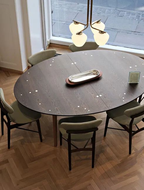 Finn Juhl 设计的奢华银桌-10