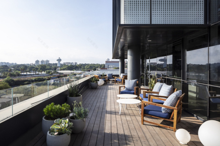 自然材料打造温馨跨国办公空间-39