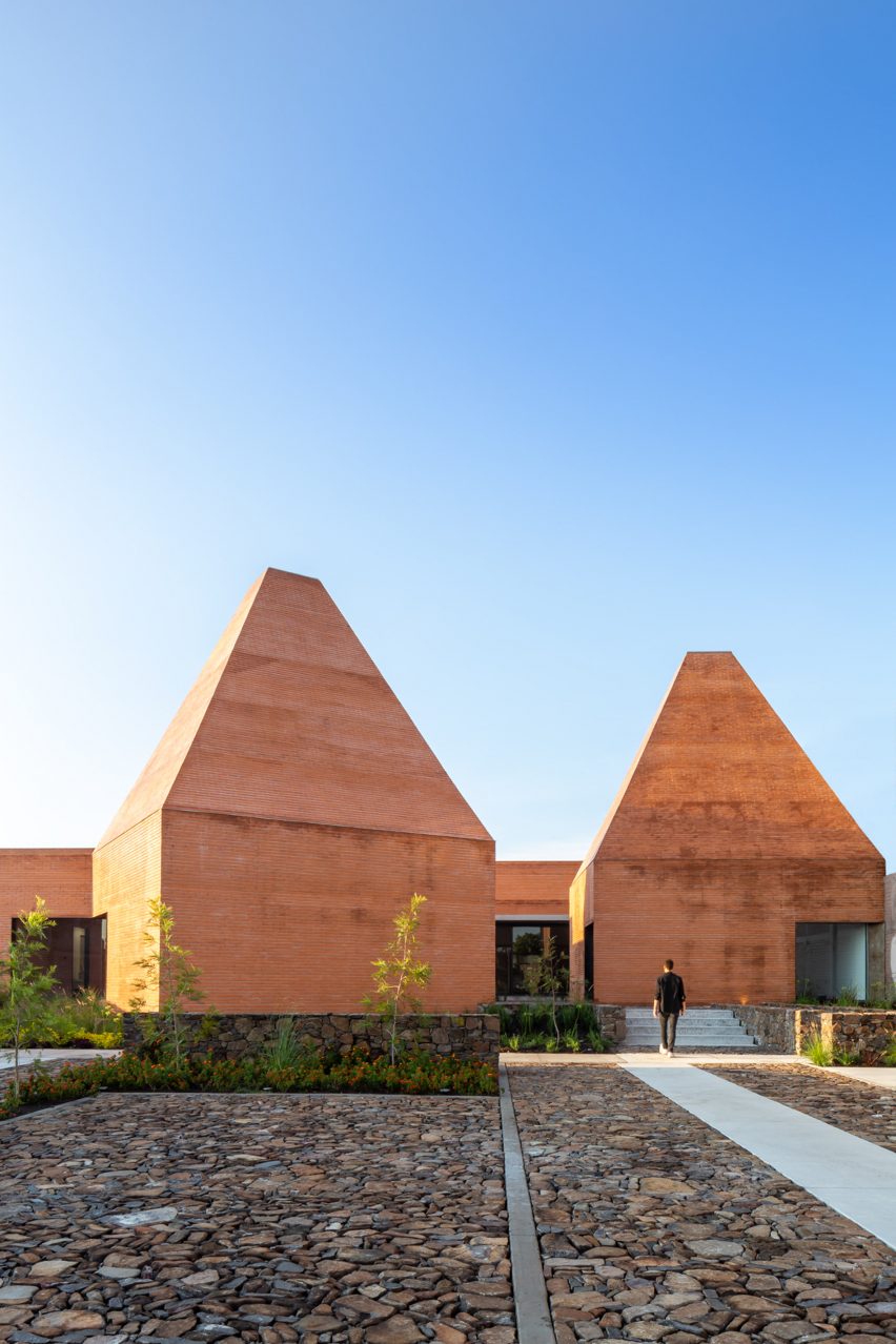 墨西哥现代农业协会总部丨墨西哥瓜纳华托丨3me Arquitectura-2