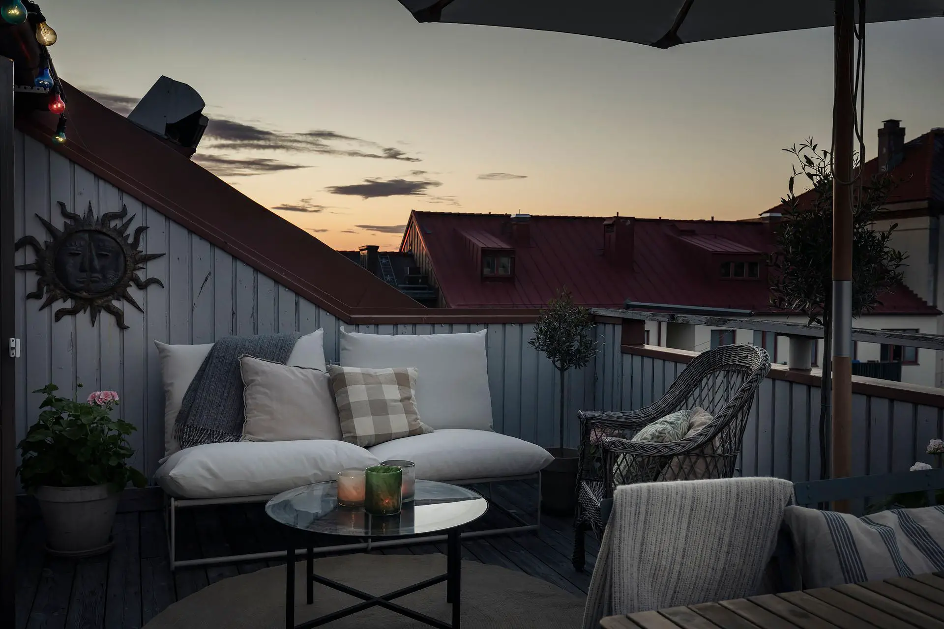 瑞典木质玻璃阁楼卧室设计-11