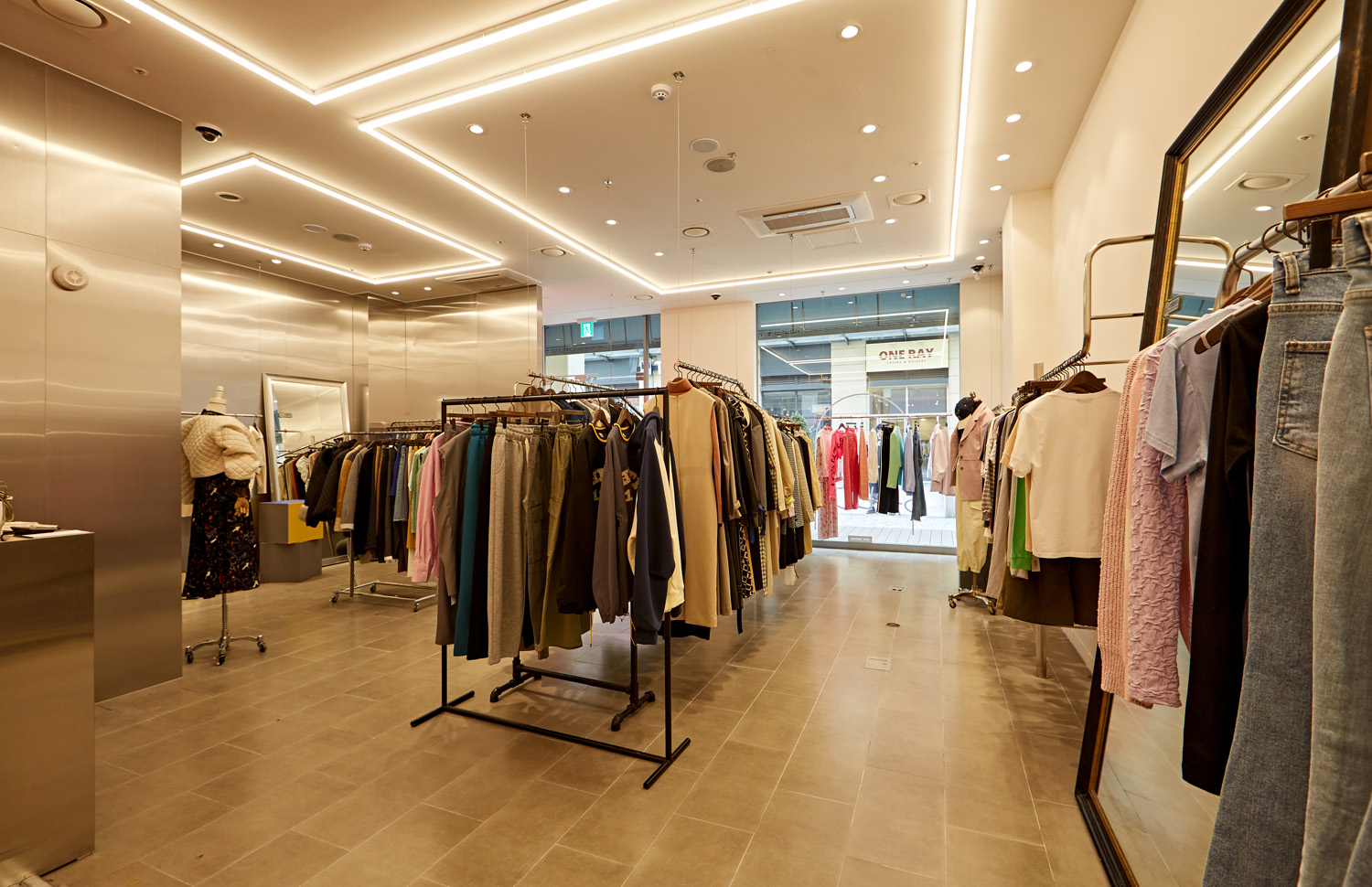 简约 22 平米女性服饰店设计，展现女性柔美魅力-10