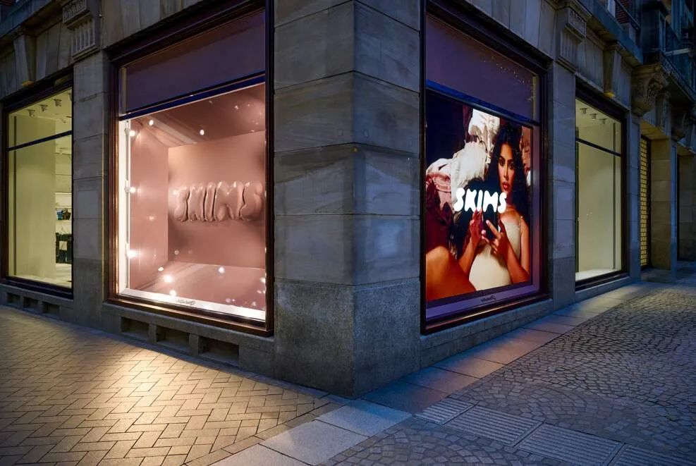 SKIMS 荷兰 DE BIJENKORF 首个实体店丨荷兰阿姆斯特丹-12