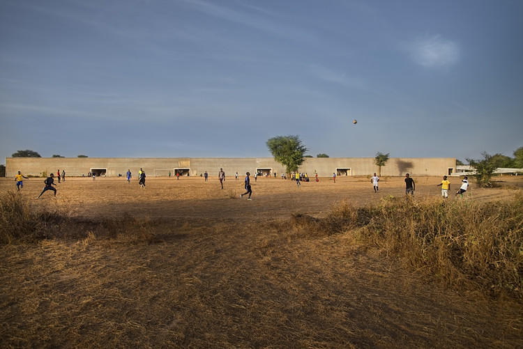 Lecture Building at the Alioune Diop University  IDOM-48