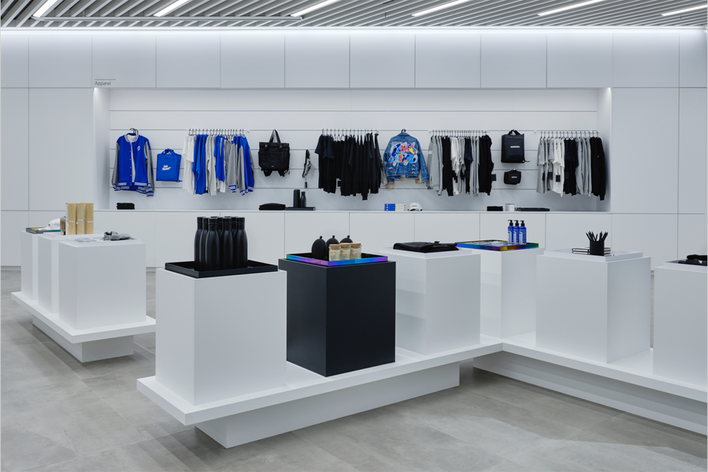 加拿大最大购物中心里的 Aurora Cannabis 旗舰店-0