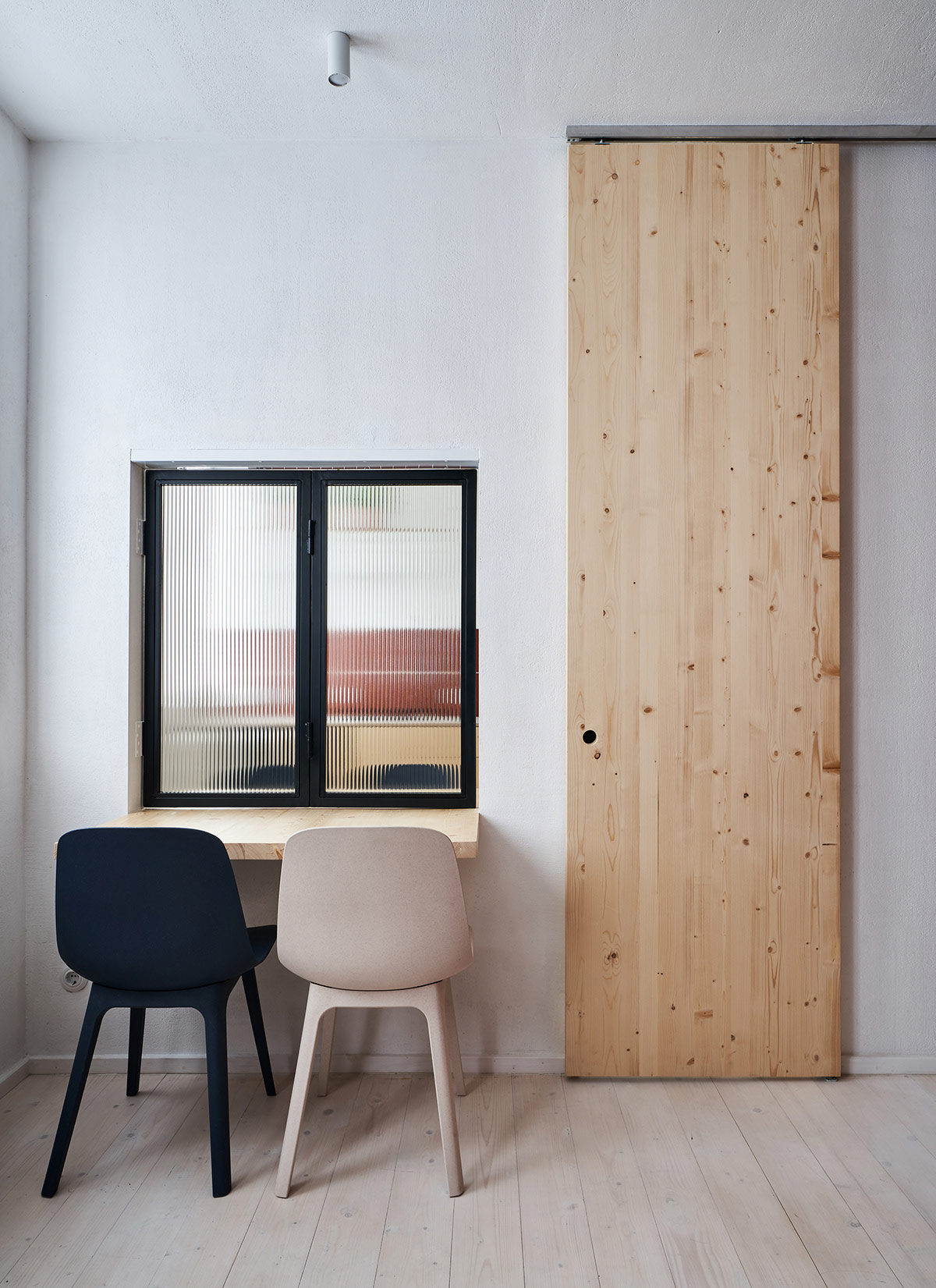 Модерен, интелигентен интериор в малък апартамент под 40 кв.м.-37