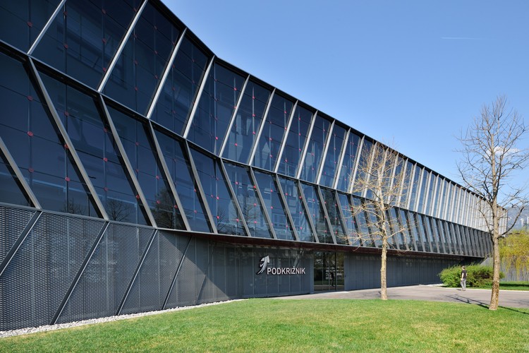 超级形态 Podkriznik 办公室大楼 | “推进”设计-18