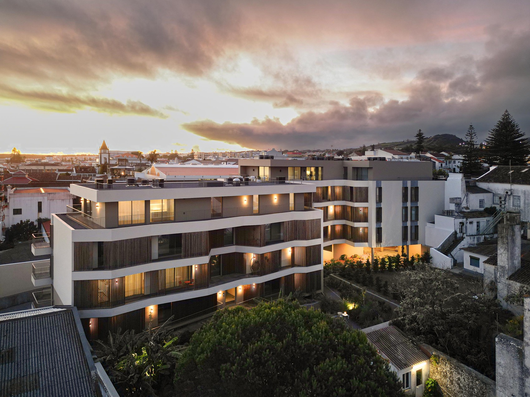 ERNESTO DO CANTO住宅区丨葡萄牙蓬塔德尔加达丨BOX arquitectos-10