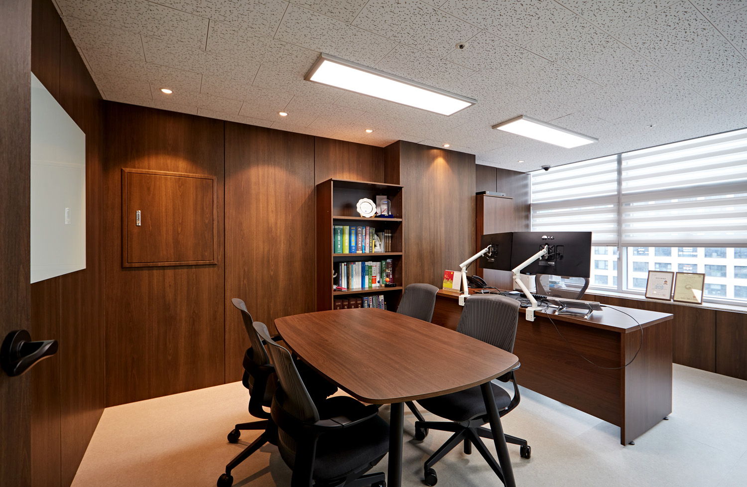 首尔高级会计师事务所的现代极简内饰设计-14