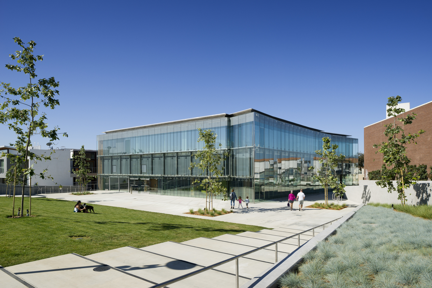 曼哈顿海滩图书馆-10