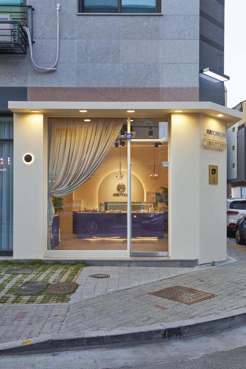 七坪小店营造独特氛围，品味缤纷色彩空间-6