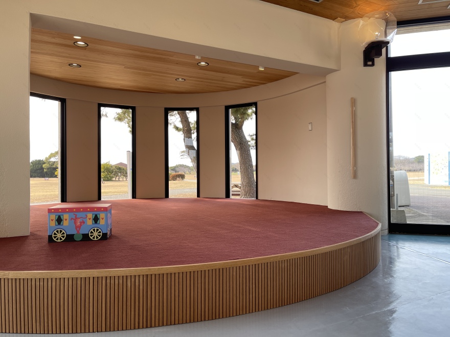 萌萌游戏咖啡馆(注:MOGMOG若为特定品牌名可按音译萌萌,若有更准确背景信息可按需调整) 丨日本福冈丨石井大吾デザイン室一級建築士事務所-32