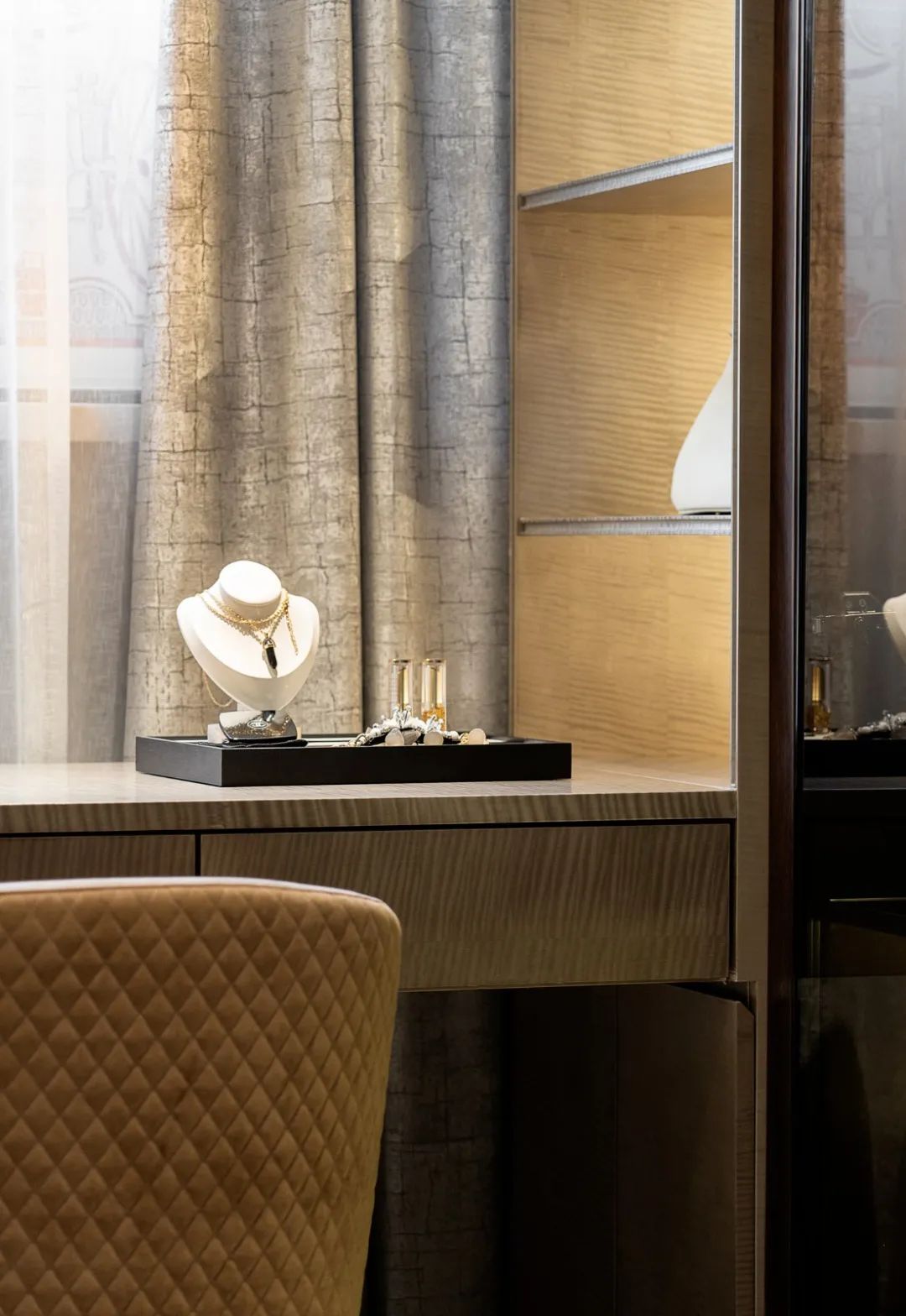 全球视野下的轻奢公寓设计丨中国上海丨HWCD 设计工作室-42