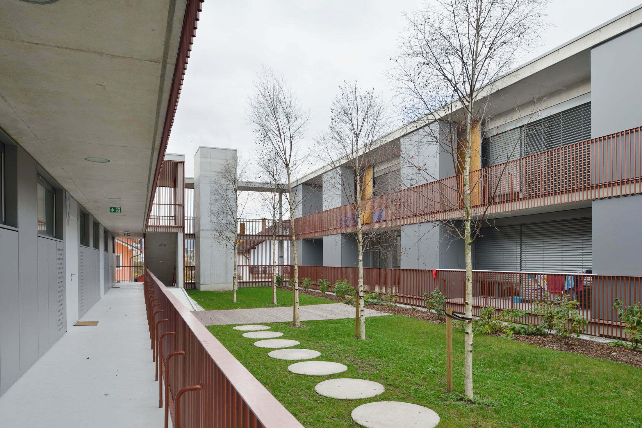 由于 dolgi 可能不是常见、正确的词汇，难以准确理解其含义，因此无法提供准确翻译 丨Bevk Perović arhitekti-5