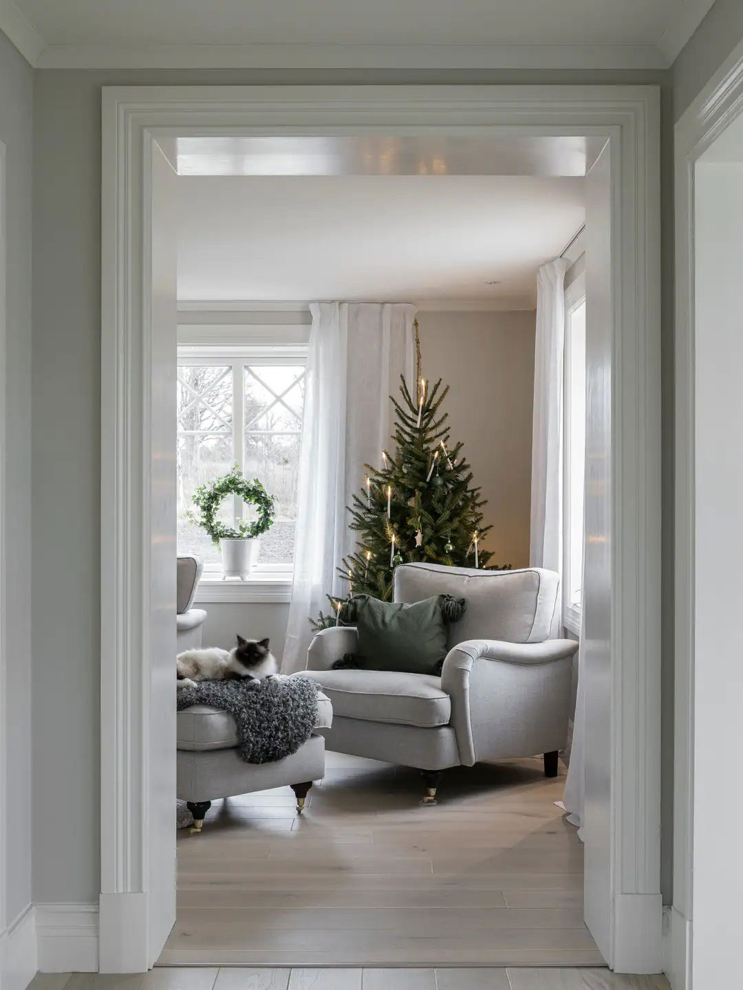 瑞典斯德哥尔摩冬季小屋的节日装饰-10