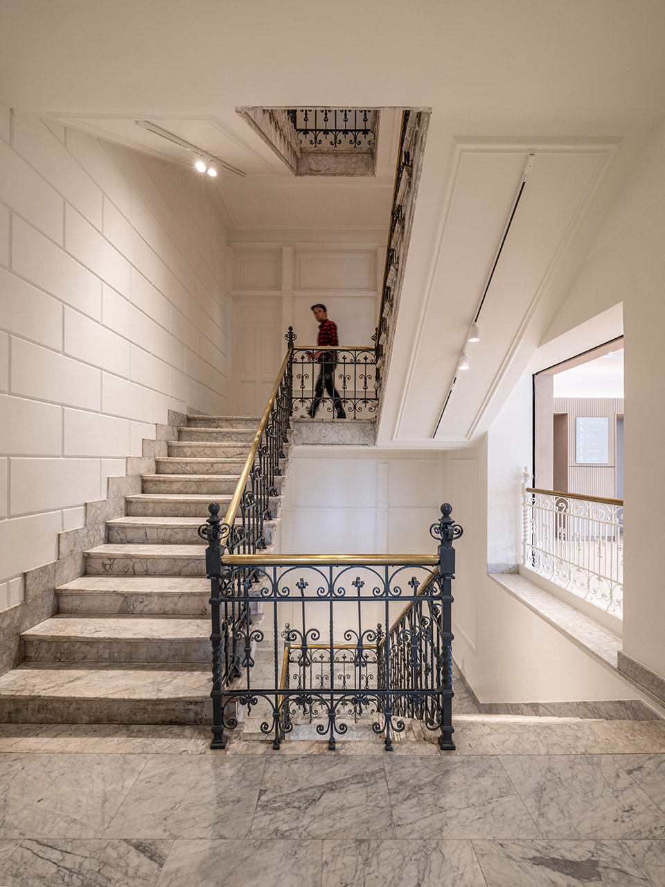 MVRDV打造欧洲规模最大的“蔚来中心”-22