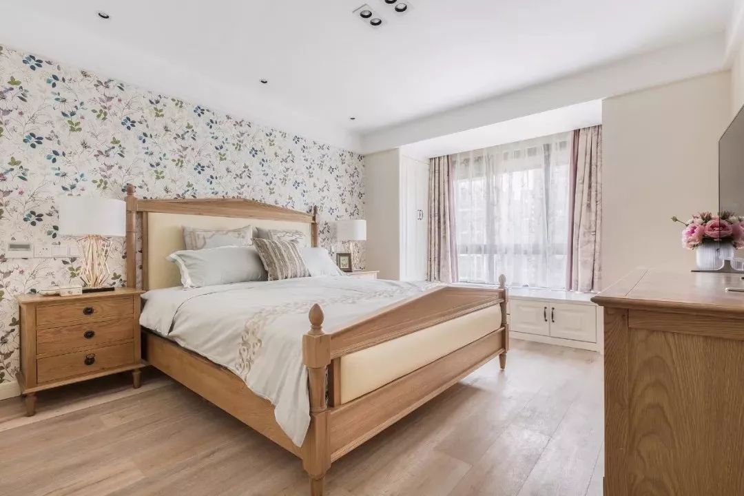 美式三居室,浅色硬装搭配鲜艳软装,雅致贵气-42