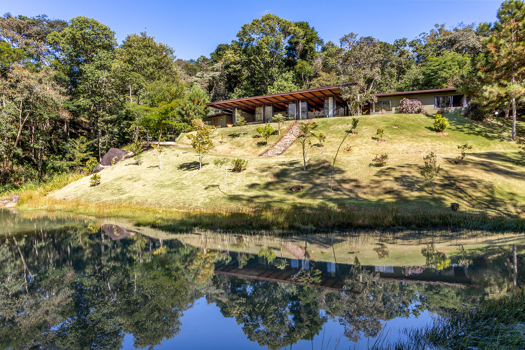 Videiras山谷中的住宅，巴西 / Rodrigo Simão Arquitetura-3