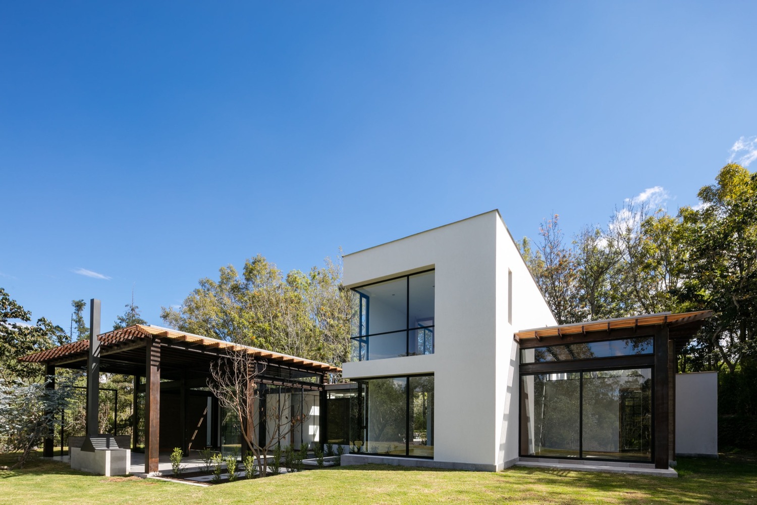 掌案免费分享多个高清别墅场景图，内含别墅户型图-44