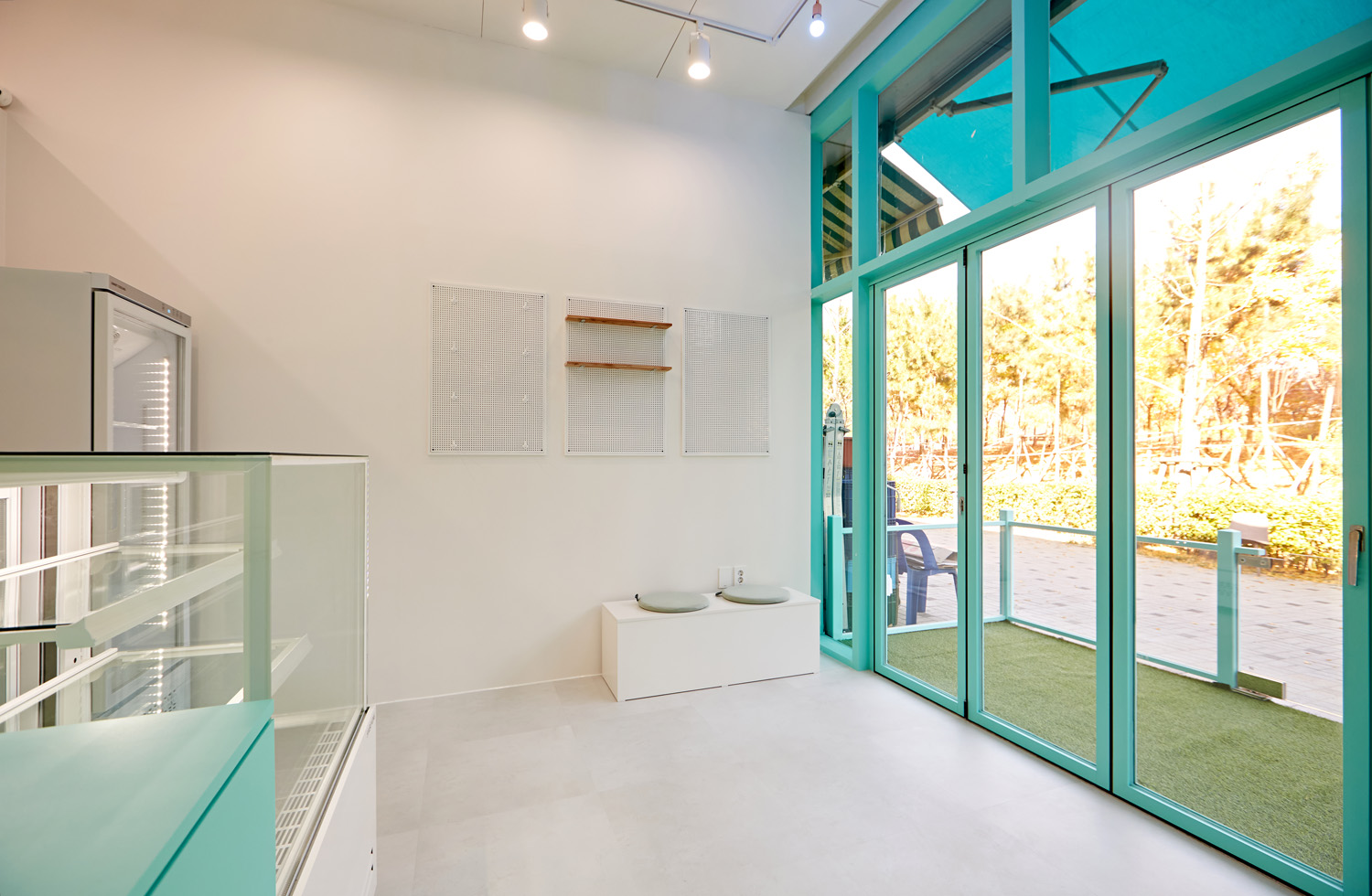 绿色清新，韩国零食店设计亮点-7