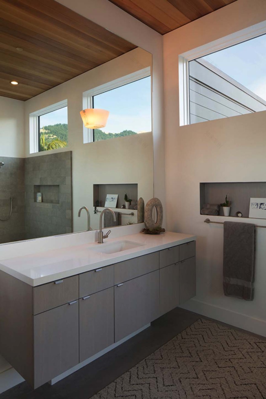 Seaside retreat celebrates indoor-outdoor living in Stinson Beach-14