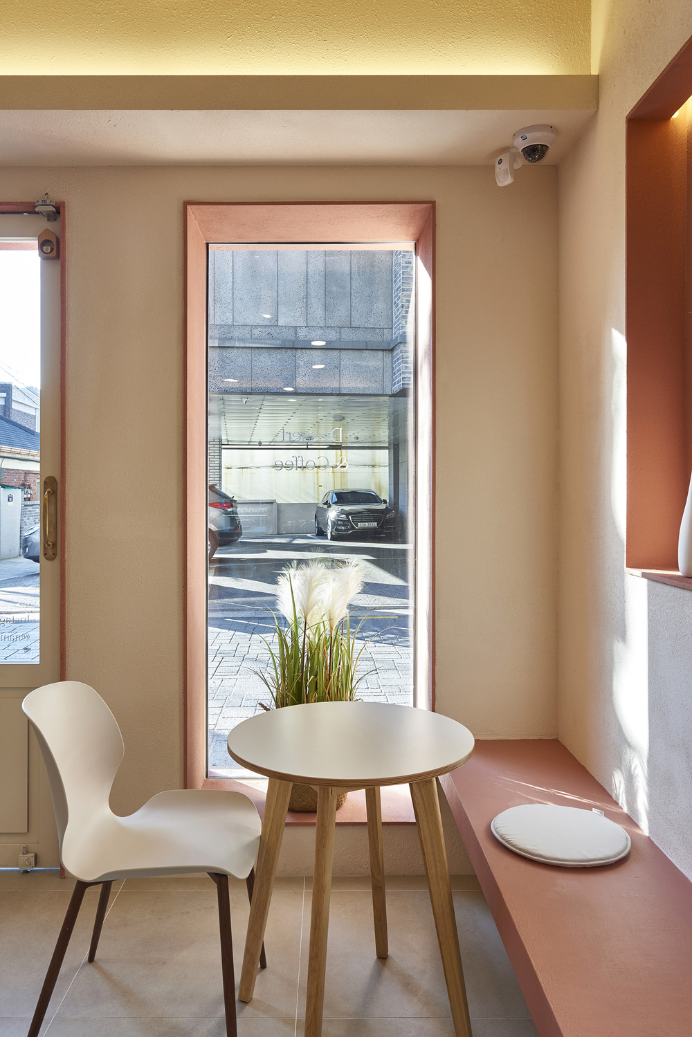 13 坪水原咖啡厅，粉红外观点亮空间设计-19