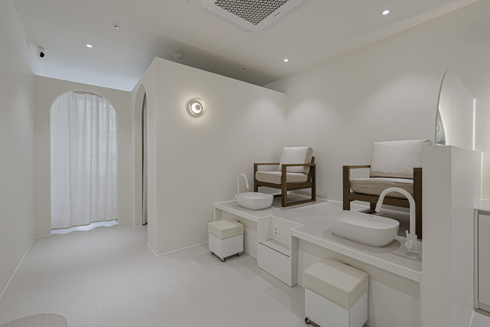 白色极简设计，10 平米小空间大变身-8