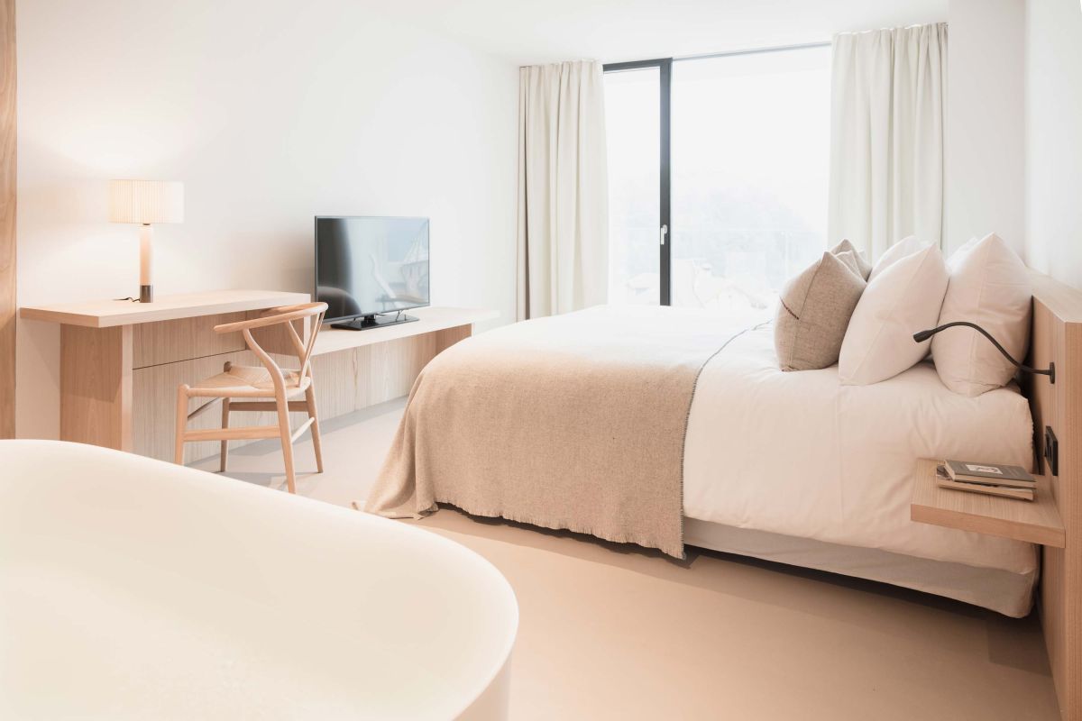 20 Beautiful Examples Of How A Master Bedroom Should Look Like-14