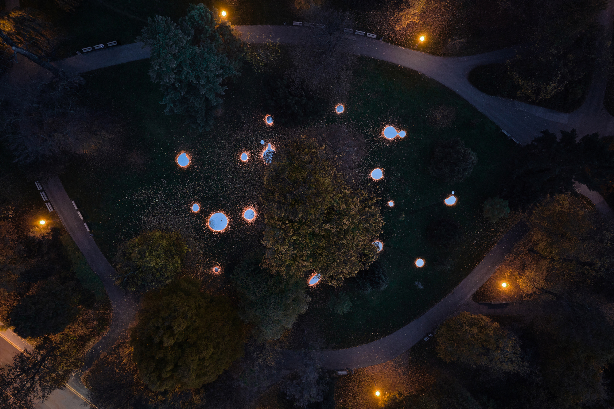 Mirrors of Zlín Installation / Loom on the Moon-33