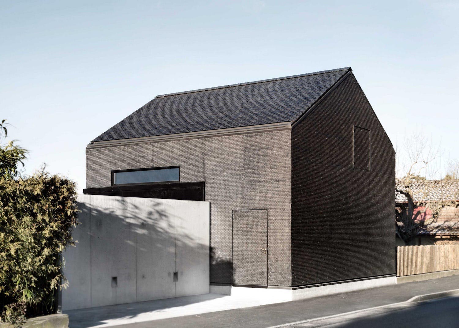 Beautiful house situated between the banks of Lake Thun that offers panoramic views of the lake and mountains   CAANdesign  Architecture and home design blog-9