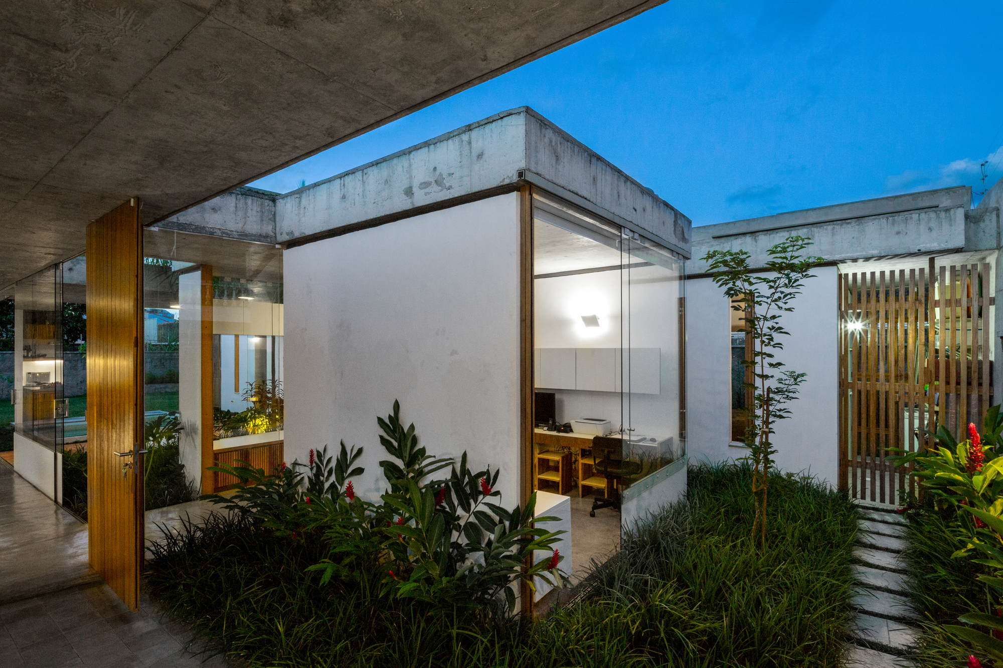 House in Peruíbe / Vereda Arquitetos-37