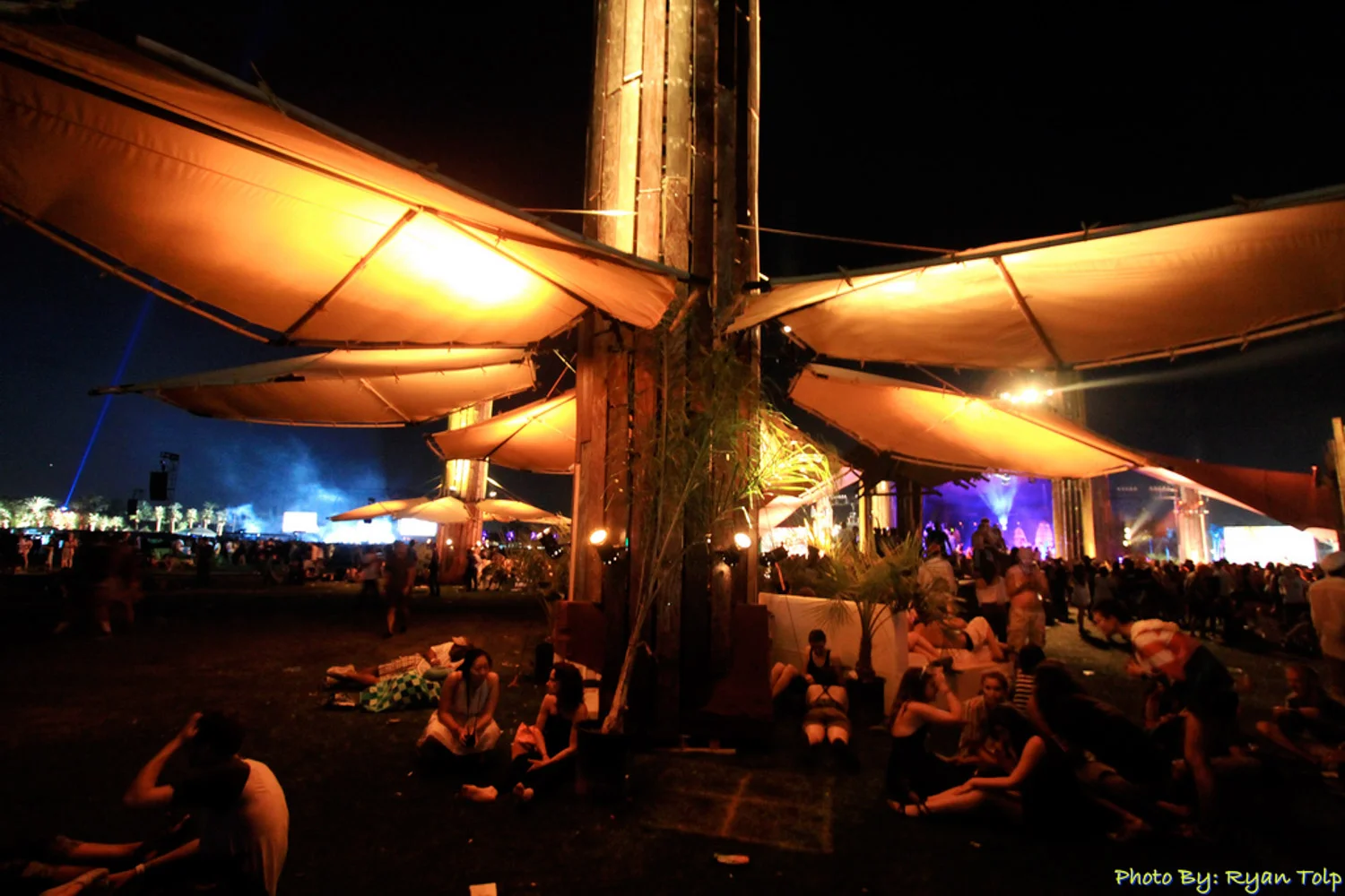 Do Lab Misting Oasis Stage at Coachella 2010 — HUNTER LEGGITT STUDIO-28