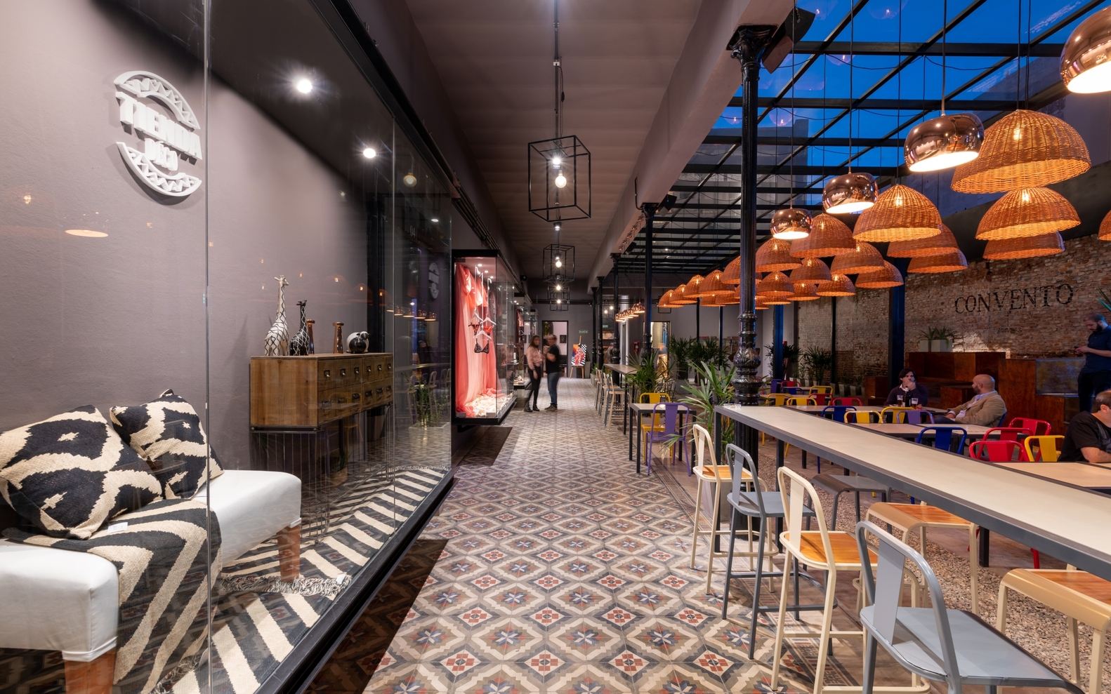 阿根廷百年修道院改造的购物中心-79