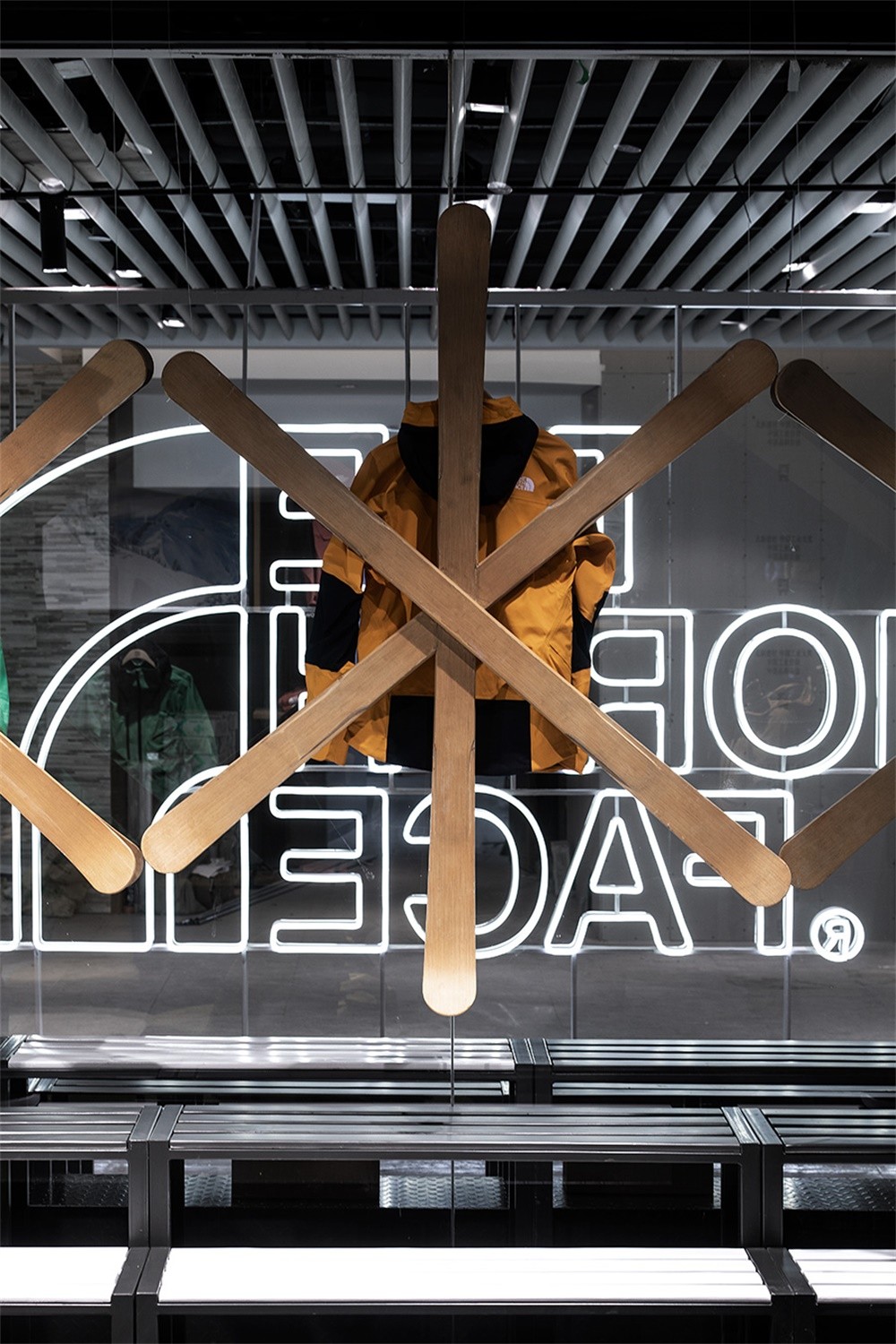 北面巴泽营地-25