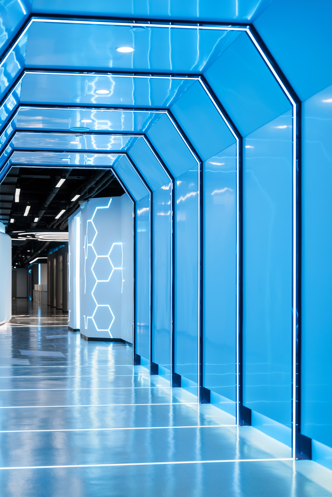 前进未来·一座穿越宇宙的飞船办公室-22