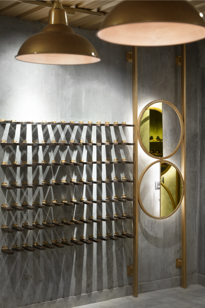 融合建筑美学的奢华鞋店设计-46