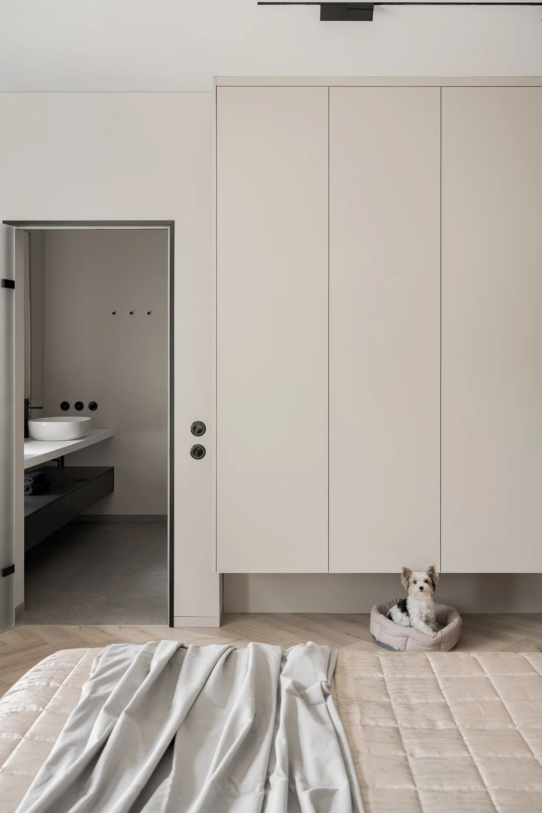 四口之家的现代室内设计-32