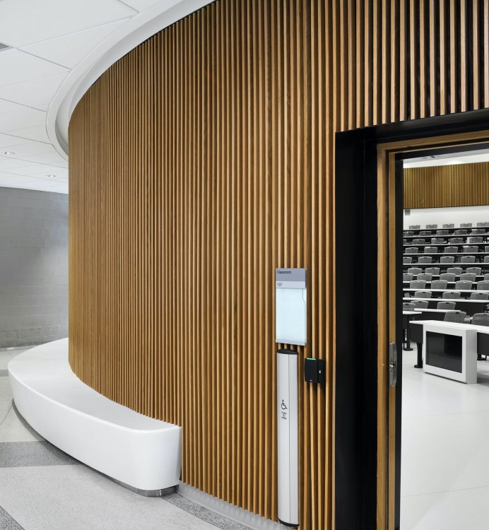 多伦多大学密西沙加分校礼堂翻新项目丨加拿大丨Gow Hastings Architects-3