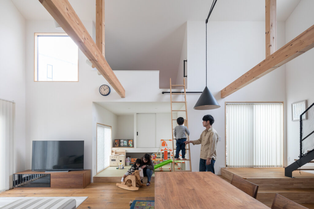 プライバシーと開放感を両立 二重の凸型形状がもたらす起伏ある大空間 | Style of Life | 100%LiFE-8