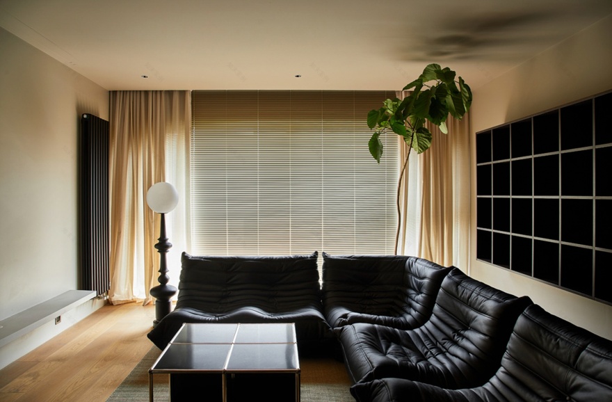 黑色中古风极简公寓-1
