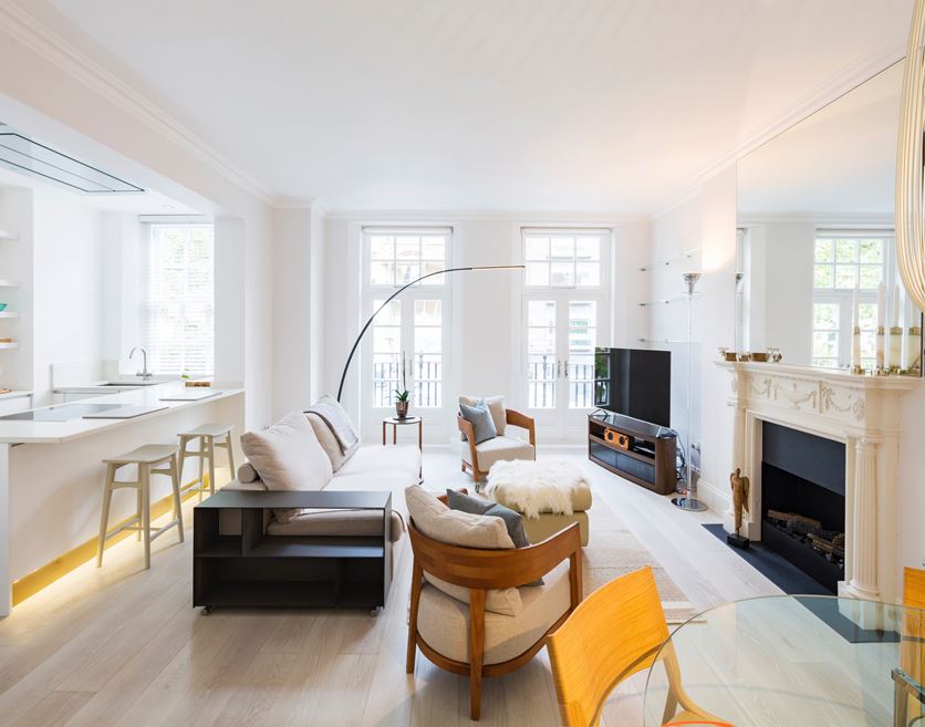 Well lit Home in Central London Designed by 2d4-9