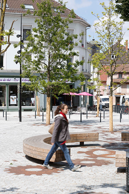 法国城市翻新之作 · 金属齿轮嵌入广场,激活历史古城-28