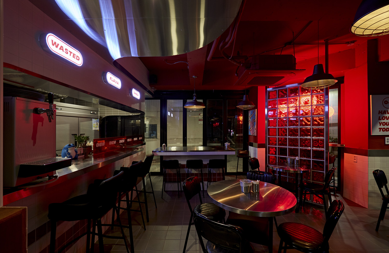 光影营造独特氛围的 18 坪小酒馆设计-2