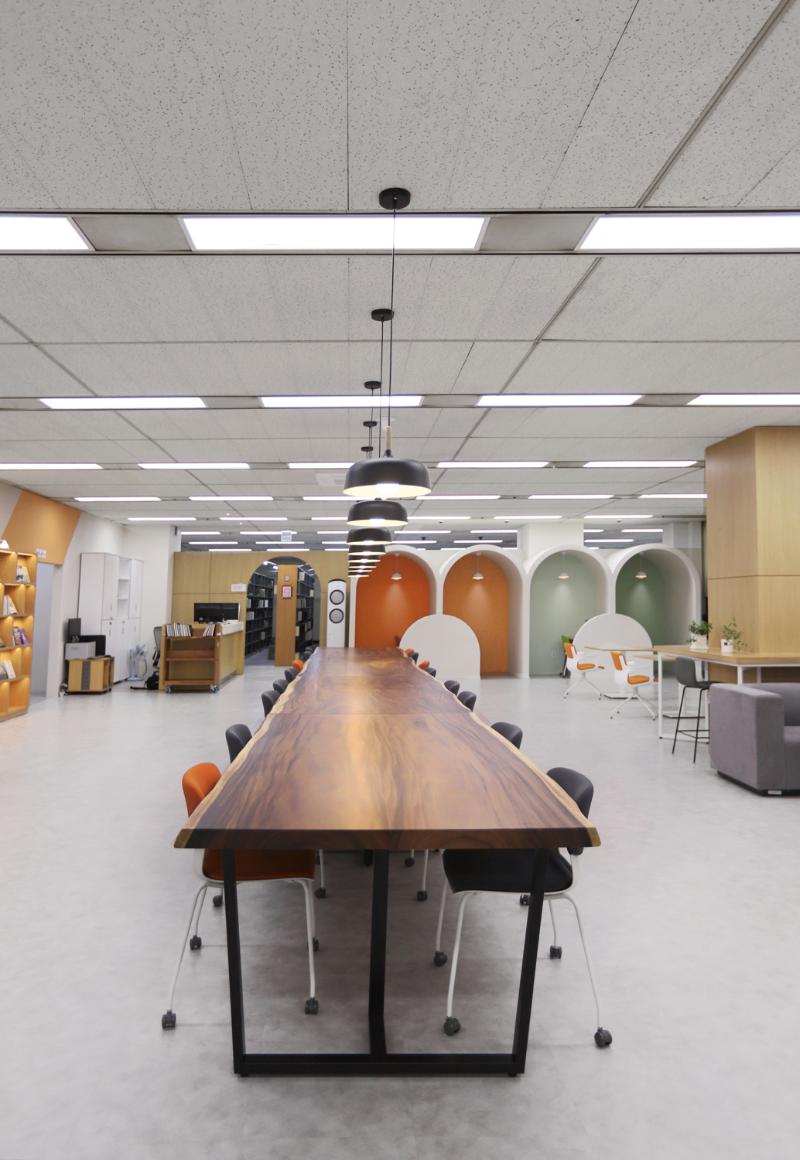 国会图书馆 | 明亮温馨的国会内阅读空间-6