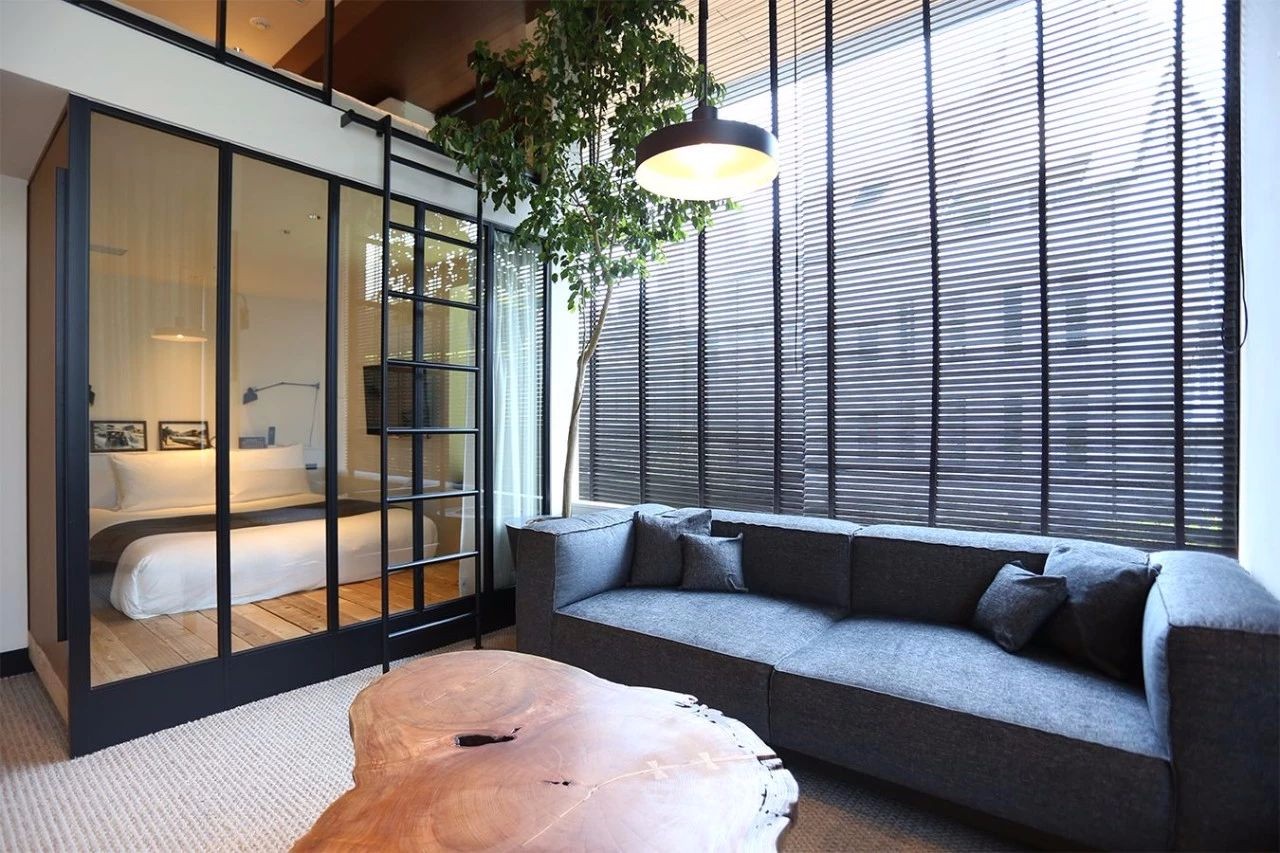 这个LOFT酒店装潢简单 / 住一晚却要6000块-54