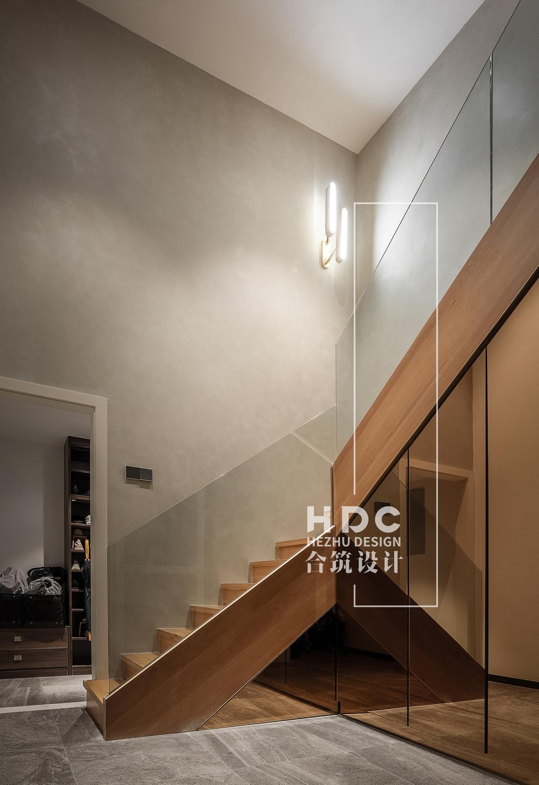 宁静沉稳的现代家居设计-12