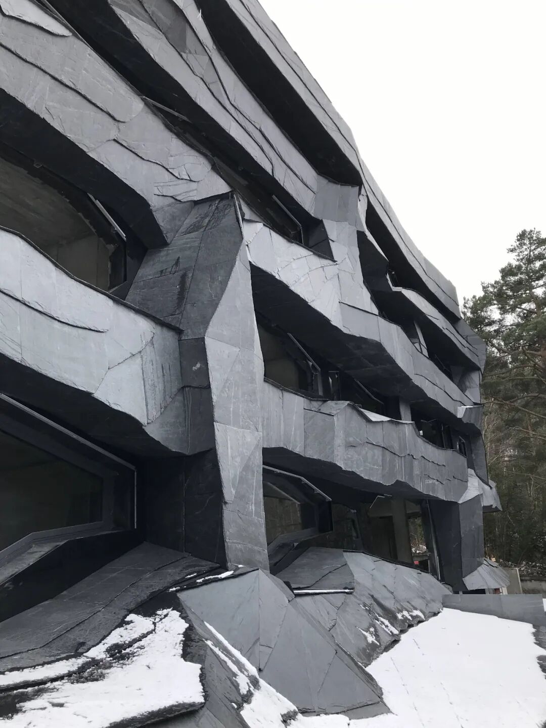 让·努维尔新作|岩石与森林之诗，22000块石材拼贴的豪宅-39