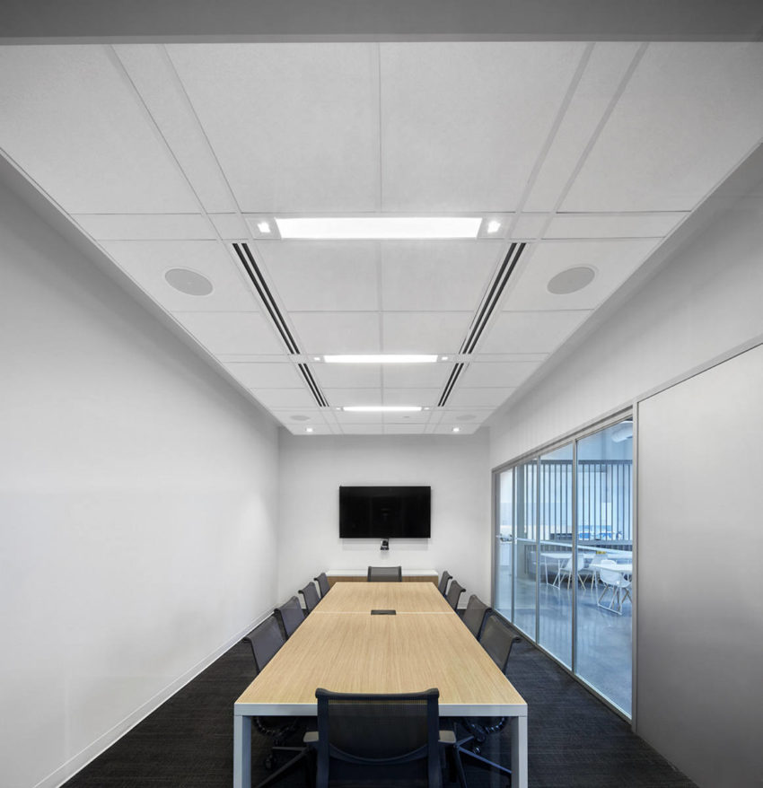 Innovative Aercoustics Offices created by iN Studio to inspired collaboration and productivity in employees 在Studio中创建的创新的爱乐库办公室,以激发员工的协作和工作效率-5