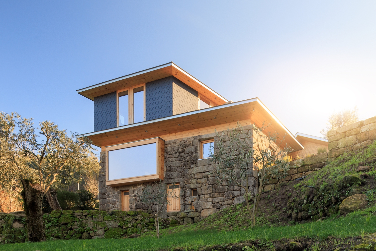 葡萄牙埃尔米达住宅创新改造丨Carlos Castanheira-7