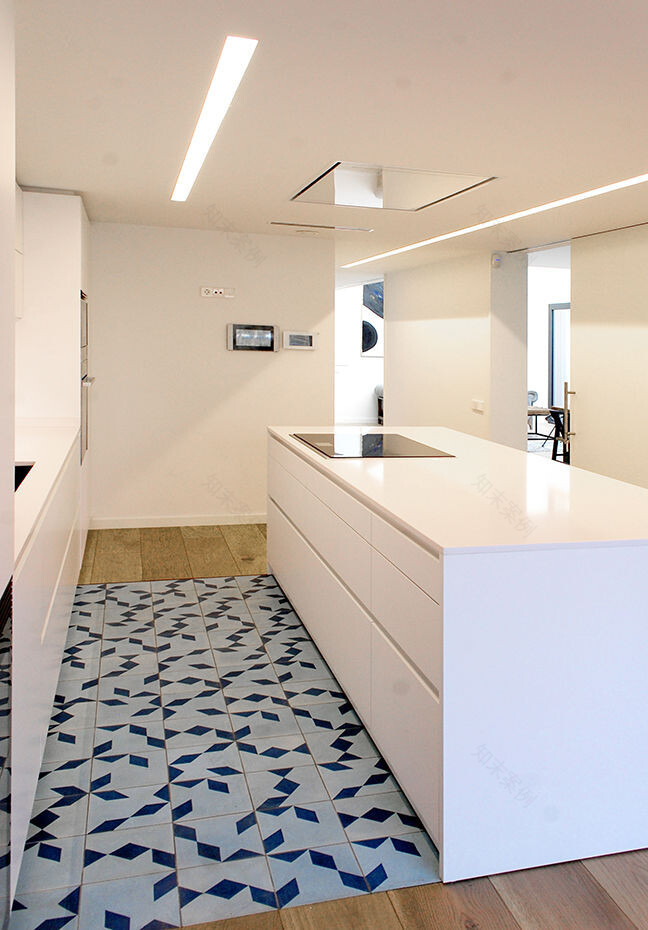 白色光影盛宴——巴塞罗那 Casa Bialps 别墅设计-23